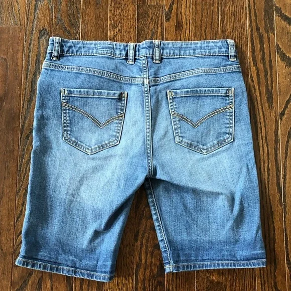 Mini Boden / Johnnie B Boys 15Y Medium Vintage Washed Denim Jean Shorts - EUC! - Picture 11 of 12